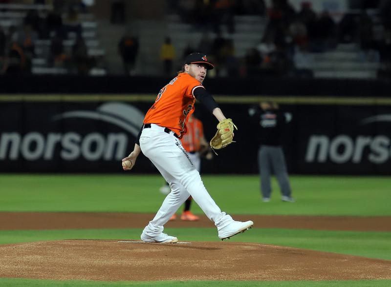$!Con poder ofensivo Naranjeros toma ventaja ante Algodoneros en la semifinal