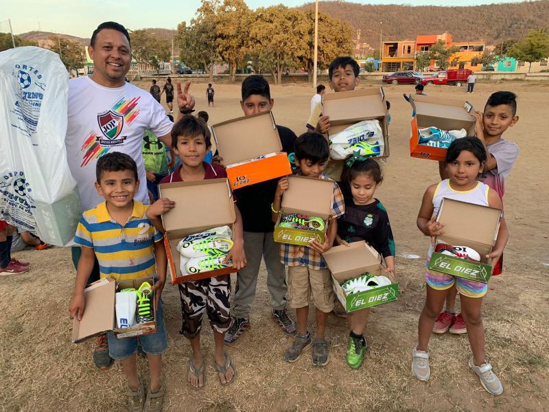 $!Clínicas de futbol arrancan con éxito en Valles de Urías