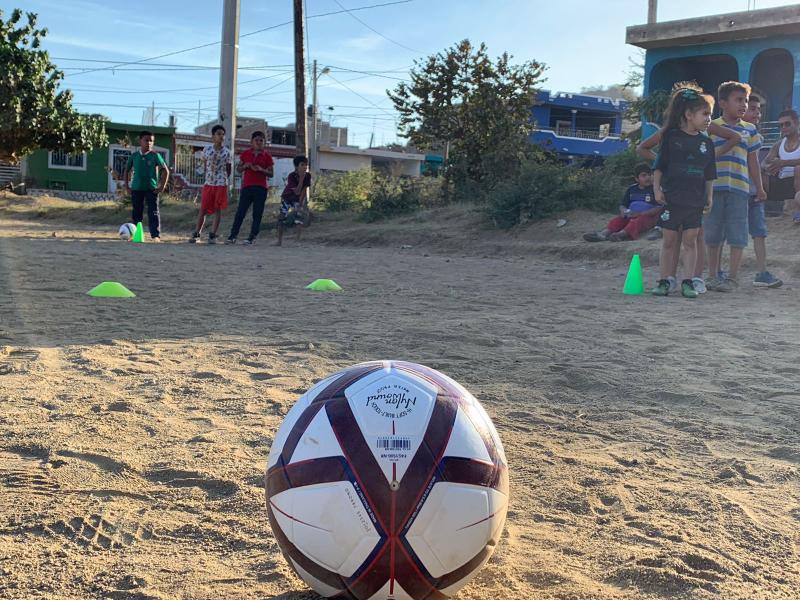 $!Clínicas de futbol arrancan con éxito en Valles de Urías