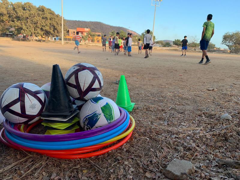 $!Clínicas de futbol arrancan con éxito en Valles de Urías