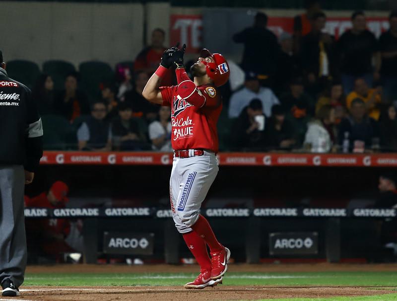 $!Con gran pitcheo y el batazo de Cruz, los Naranjeros igualan la serie ante Mayos