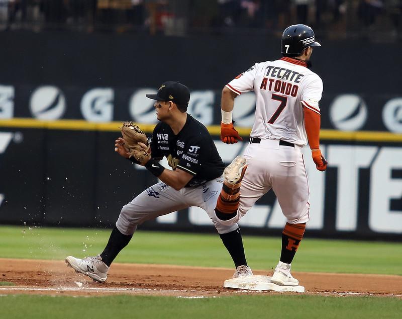 $!La ofensiva de Naranjeros explota para igualar la serie ante Sultanes