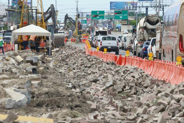 Con retiro de camellones, avanzan trabajos en nuevo paso superior vehicular de Mazatlán