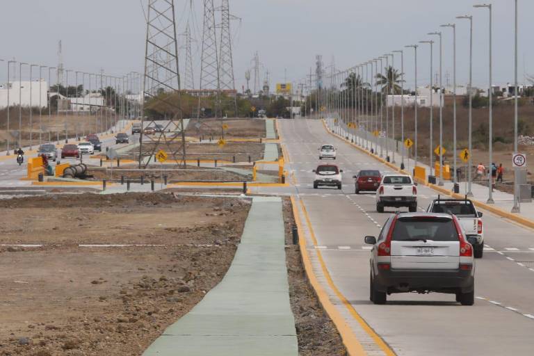 Reportan poco tráfico vehicular en Avenida del Delfín