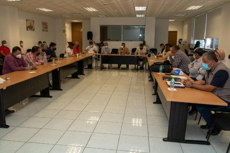 Conapesca imparte cursos de capacitación y concientización sobre el uso correcto de excluidores de tortugas