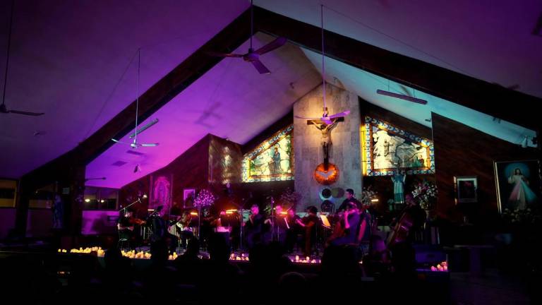 Aplauden a la Camerata Mazatlán en la Iglesia San Carlos Borromeo