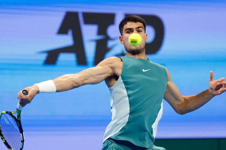 Carlos Alcaraz gana a Cilic en una convincente presentación en Doha
