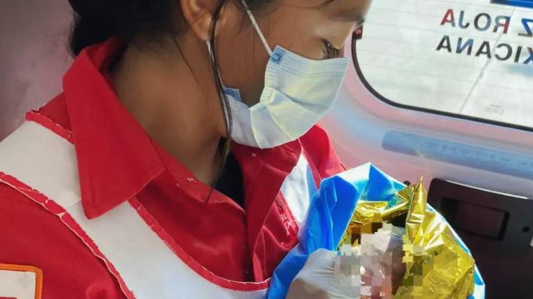 Cuando los socorristas de la benemérita institución llegaron, la mujer ya había dado a luz a un varón.