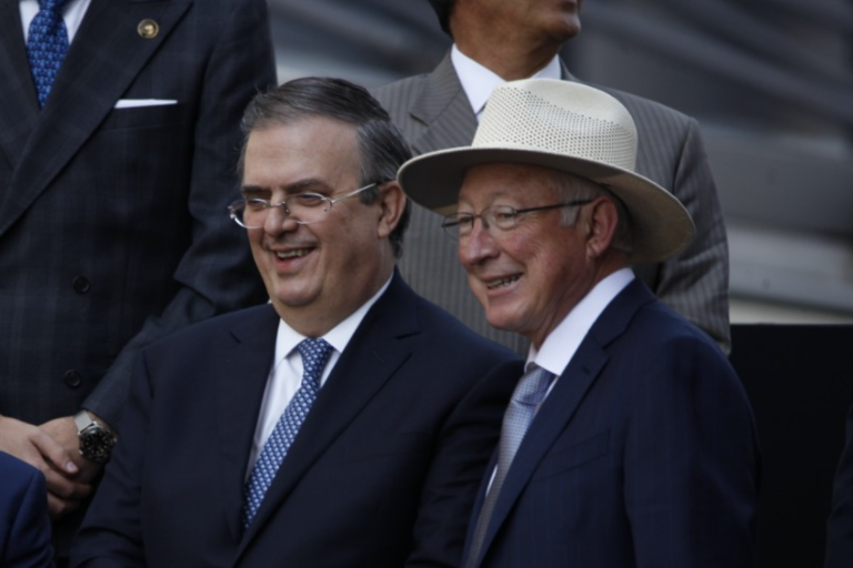 Ken Salazar se dice dispuesto a ‘dialogar’ la reforma judicial