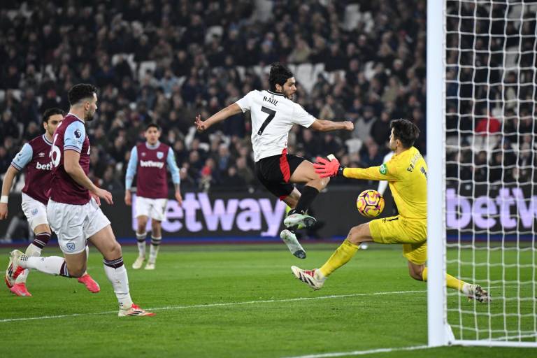 Edson Álvarez y West Ham vencen a Raúl Jiménez y Fulham en emocionante duelo