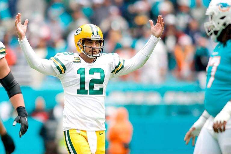 Packers derrota a Dolphins para seguir con aspiraciones de playoffs