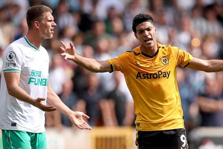 Anulan gol a Raúl Jiménez en empate del Wolverhampton
