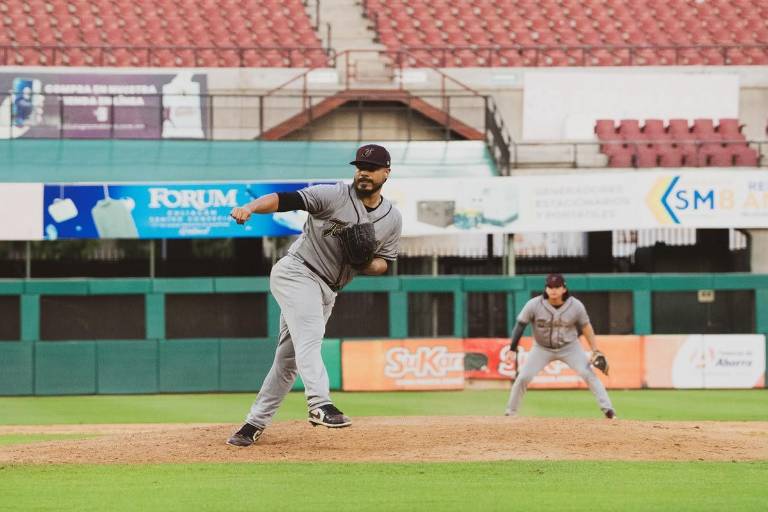 Tomateros de Culiacán impone su categoría ante Selección JAPAC
