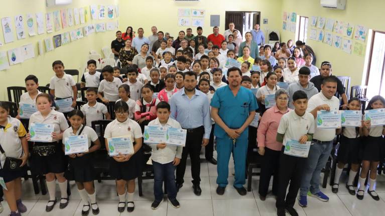Los tres primeros lugares recibieron un premio en efectivo de 4 mil, 3 mil y 2 mil pesos.