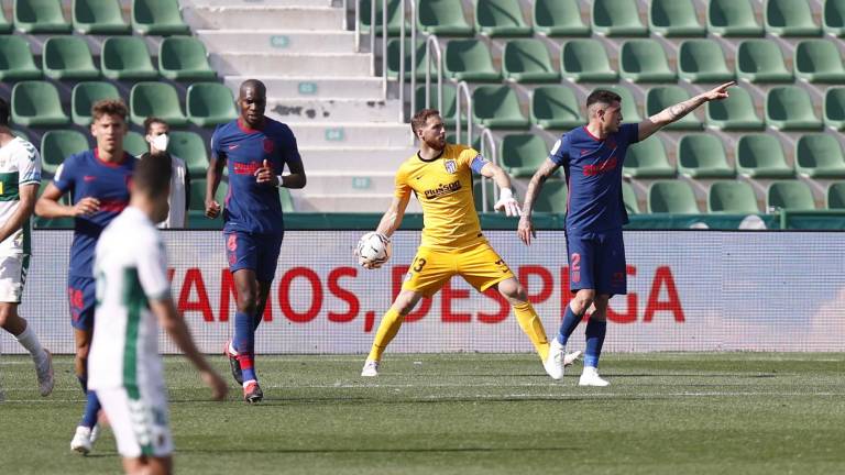 Con mucha garra y con lo justo, el Atlético logró un triunfo ajustado para seguir como líder en LaLiga.
