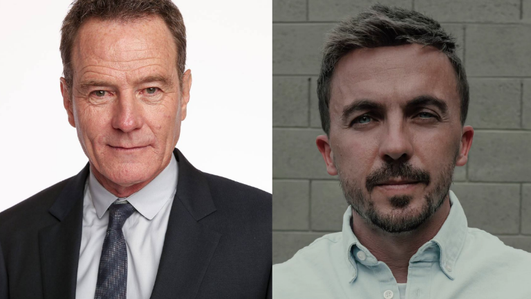 Bryan Cranston y Frankie Muniz tienen grato reencuentro en un restaurante.