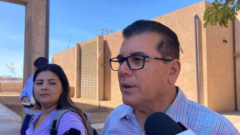 El Alcalde de Mazatlán informó que se retirarán las cuatro mesas que están cerca del Monumento a José alfredo Jiménez.