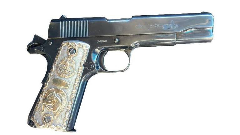 El arma asegurada al condcutor.