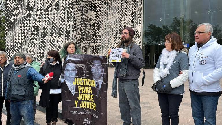 Familiares y amigos de Jorge y Javier, el 19 de marzo, al cumplirse 10 años del asesinato de los estudiantes del Tec de Monterrey.