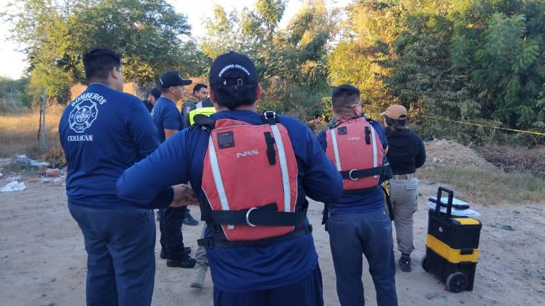 Al sitio arribaron elementos de la Policía Municipal y Estatal que custodiaron la zona en espera de los peritos.