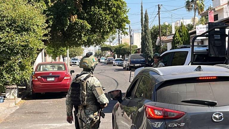El operativo se desarrolla en la calle Estado de Puebla, entre avenida El Dorado y el bulevard Sinaloa, en Las Quintas