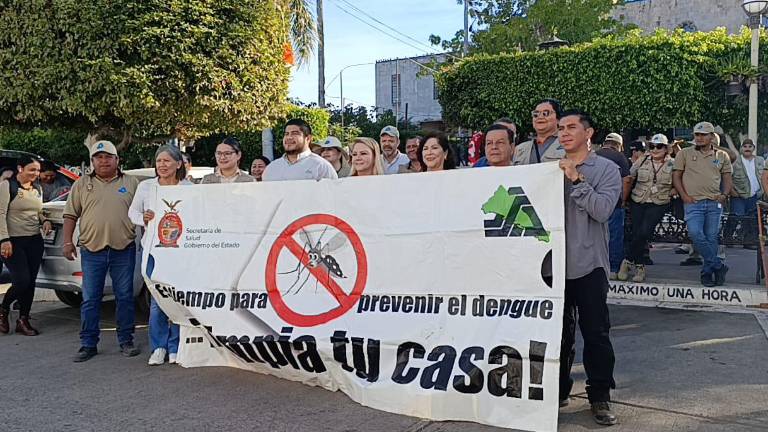 La primera jornada de descacharrización para contener al mosco aedes aegyptis inició este miércoles en Escuinapa.