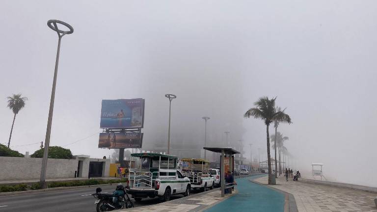 La neblina cubrió el área hotelera y fraccionamientos de la ciudad.