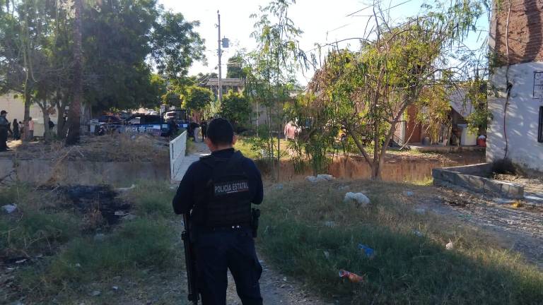 El cuerpo que estaba dentro de un canal presentaba golpes en la cabeza.