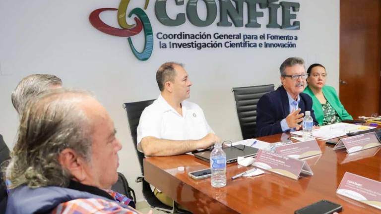 En la sesión participaron representantes de las instituciones educativas integrantes del foro consultivo.