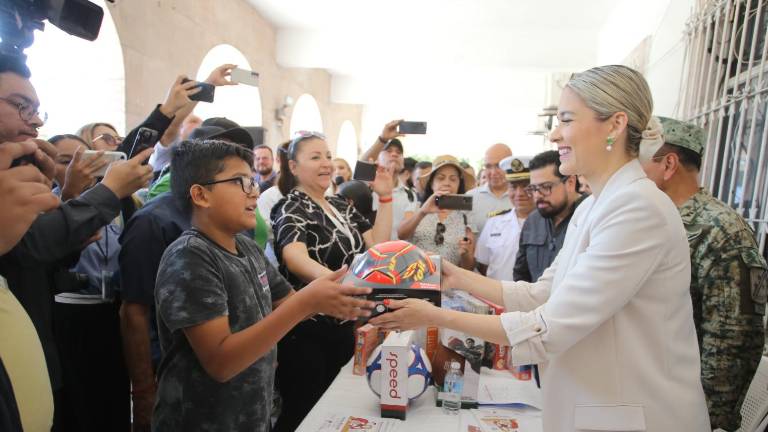 El evento inaugural de la campaña de desarme voluntario “Sí al desarme, sí a la paz” fue realizado en los portales del Palacio Municipal.