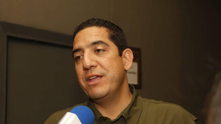 La reunión con el grupo de empresarios se llevó a cabo de manera cerrada.