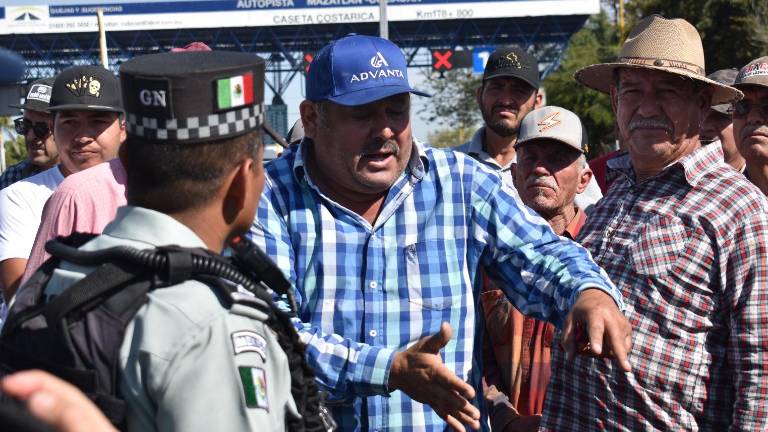 Productores denuncian que agentes del orden federal como Guardia Nacional o el Ministerio Público les han amenazado con arrestarlos si no retiraban el plantón.