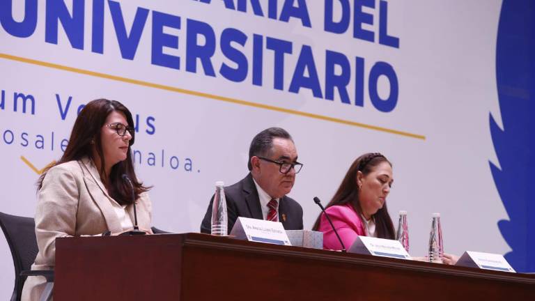 El Rector Jesús Madueña Molina indicó que la decisión de migrar a la virtualidad este jueves derivó de mensajes de padres de familia.