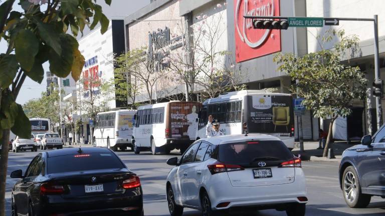 Este lunes, Datemex constató que en varias cuadras de la avenida Álvaro Obregón de la ciudad de Culiacán había semáforos sin funcionar.