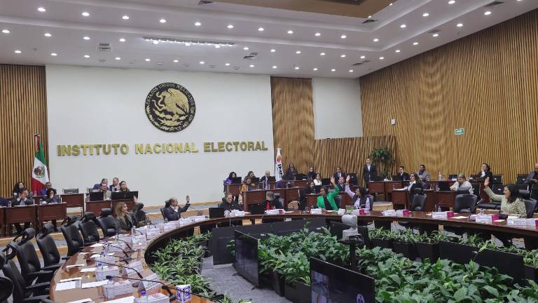La guerra de denuncias ante el INE ocurre en la recta final de las precampañas.