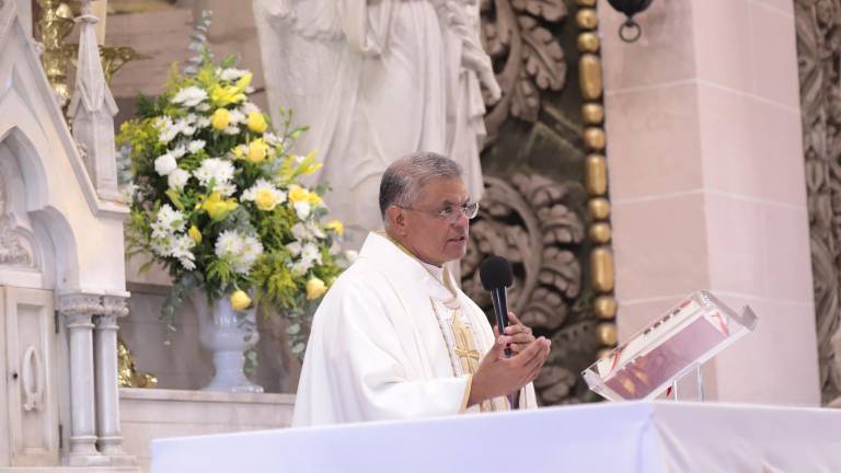 El Padre Jaime Aguilar Martínez celebró la misa en la Catedral Basílica de la Inmaculada Concepción.
