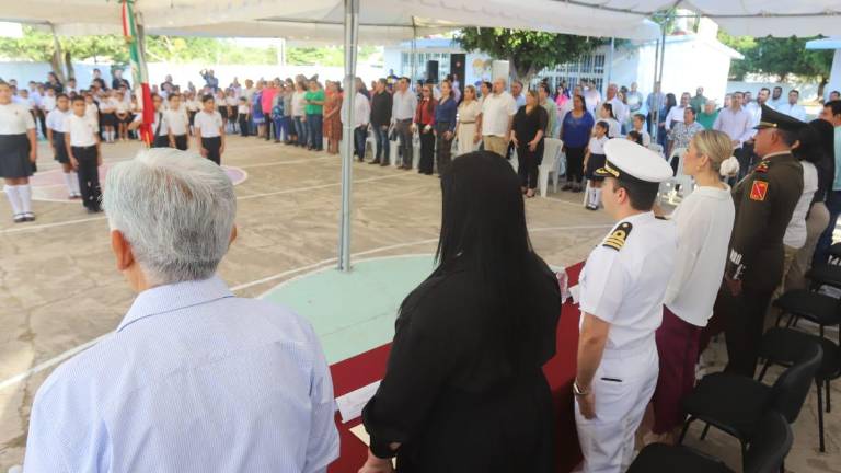 El Lunes Cívico se celebró en la Escuela Primaria Francisco I. Madero, de la comunidad de Escamillas.