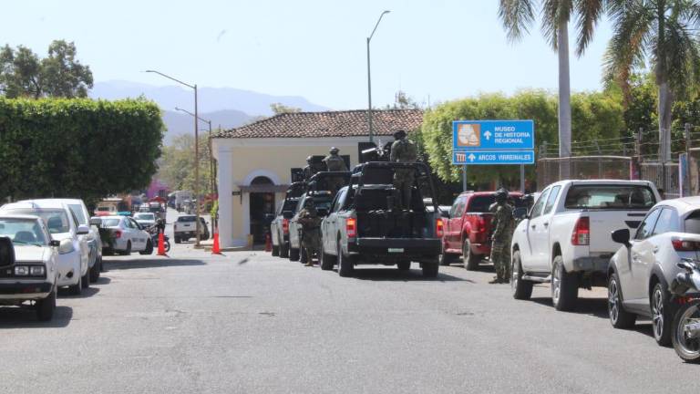 Policías municipales, estatales y fuerzas federales se encuentran vigilando el perímetro.