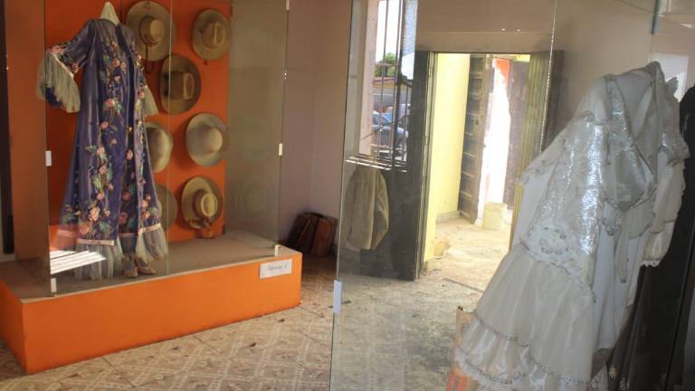 Desde el pasado 17 de noviembre, autoridades abanderaron el inicio de los trabajos y dichas prendas aún se encuentran hasta este día en su sala de exhibición.