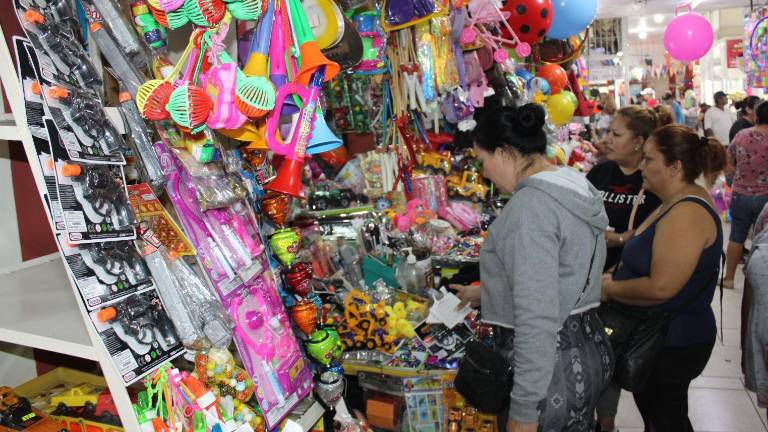 Juguetes, ropa, calzado, dulces típicos, son algunos de los productos que los rosarenses podrán encontrar.