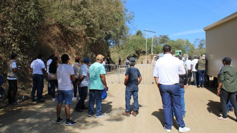Comuneros de Santa María no fueron invitados a la inauguración de la Presa Santa María.