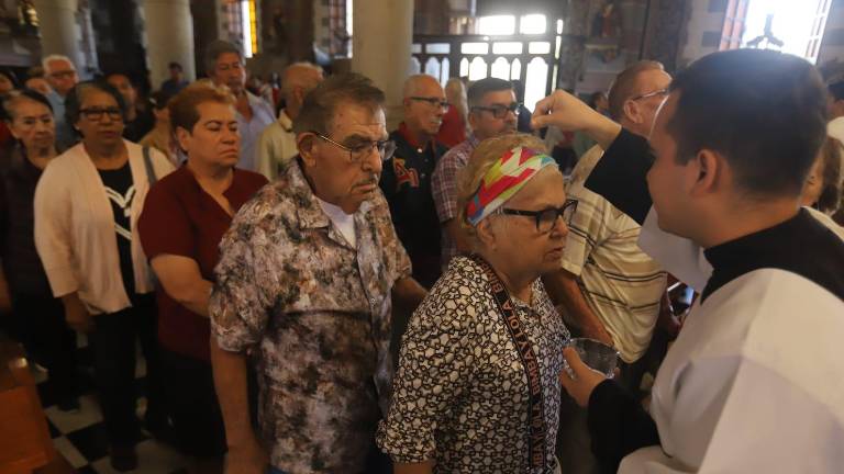 En el inicio de la Cuaresma, fieles acuden este día a la Catedral y a diferentes templos de Mazatlán para la celebración del Miércoles de Ceniza.