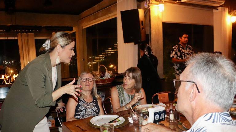 La Secretaria de Turismo del Estado, Estrella Palacios Domínguez, durante un encuentro con el Embajador de Canadá en México.