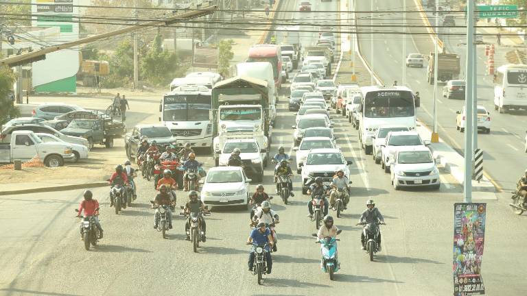 El puente vehicular del Libramiento Colosio volvió a registrar una mayor circulación de autos en el regreso a clases.