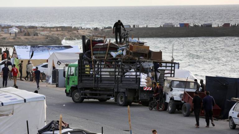 Palestinos se dirigen sobre todo a las zonas intermedias de Gaza y Khan Younis, donde se resguardan en los edificios destruidos.