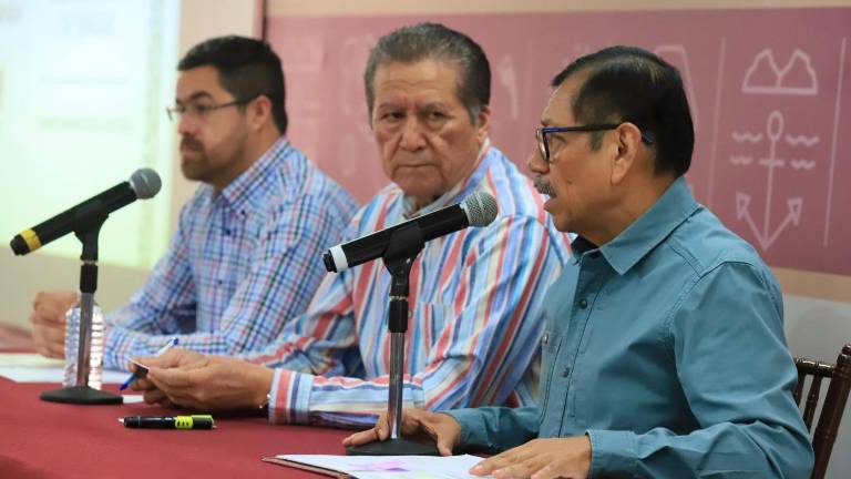 Gerardo Mérida Sánchez indicó que este viernes se tuvo una afluencia aproximada de 20 mil personas a los panteones de Sinaloa.