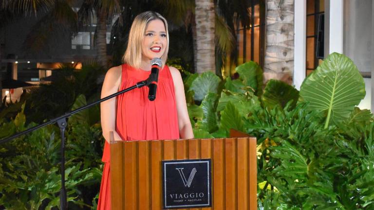 Estrella Palacios Domínguez, Secretaria de Turismo en la entidad, brindó unas palabras a los asistentes al coctel de bienvenida.