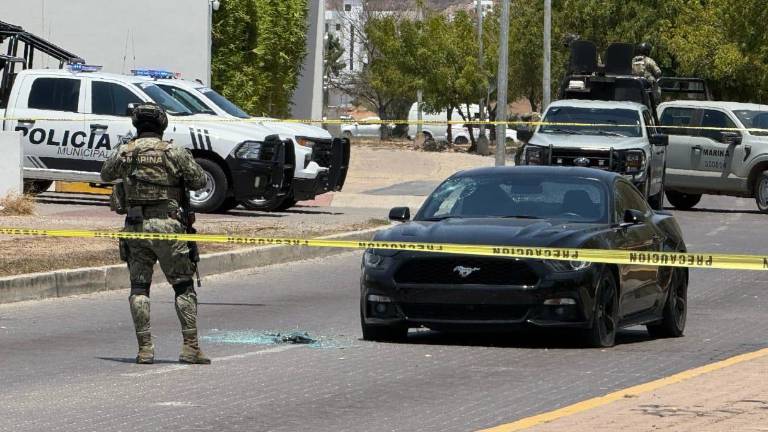 Elementos de la Marina y de la Policía Municipal llegaron a resguardar el lugar del ataque.