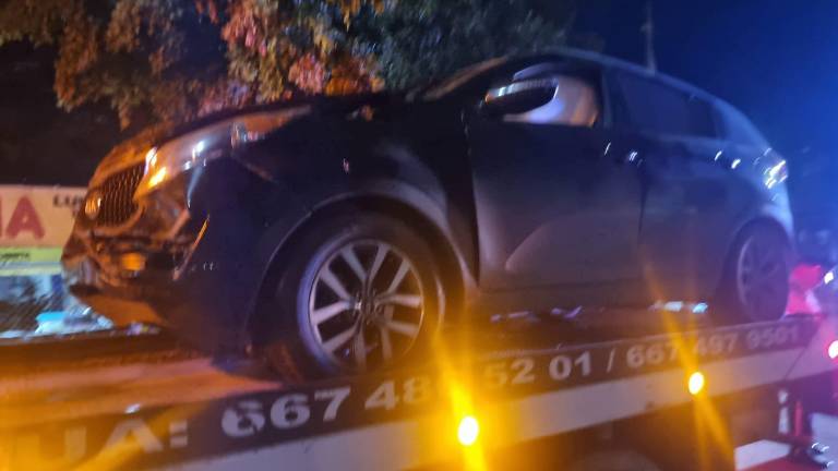 En esta camioneta viajaban los hombres armados.
