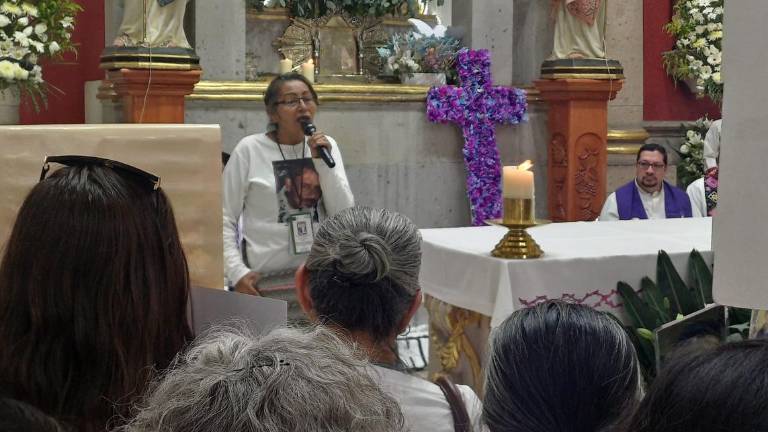 Al final de la misa, Candelaria tomó el micrófono y dijo que buscan obtener más detalles sobre las prendas, aunque sabe que solo podría ser un indicio que las deje en la incertidumbre.